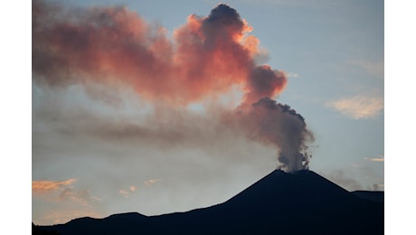Esaurita fontana di lava sull’Etna, verso graduale riapertura aeroporto Catania