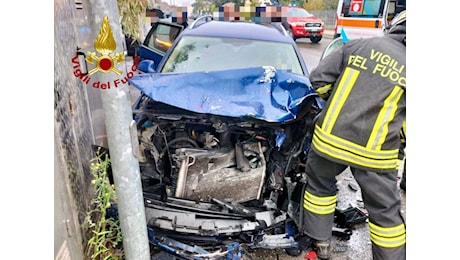 Scontro tra due auto, muore una donna