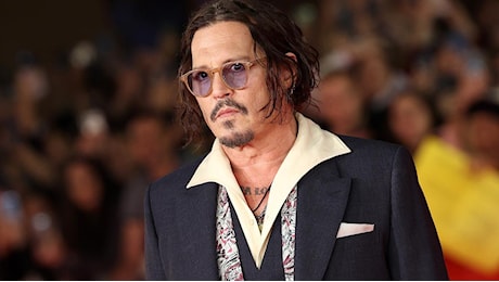 Johnny Depp alla Festa del Cinema di Roma: look da red carpet per il film Modì con Scamarcio e il Premio alla Carriera