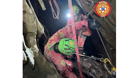 Fonteno, speleologo intrappolato: soccorsi in azione