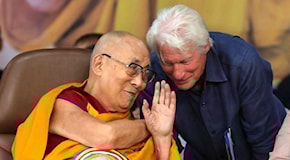 Richard Gere Celebra il Compleanno del Dalai Lama in India: Un Rituale di Pace e Spiritualità
