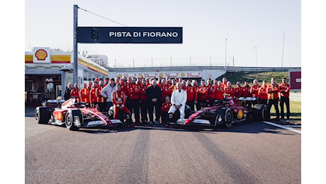 F1. Carlos Sainz dice addio alla Ferrari: ultima giornata in pista a Fiorano con il padre a bordo della F1-75 e la 735 LM