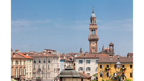 Torre civica di Casale turchese per la giornata della dislessia