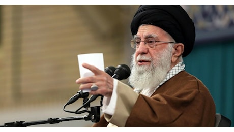 Libano, raid su Beirut: giallo sulla sorte del successore di Nasrallah. Khamenei: Ogni attacco a Israele è un servizio all'umanità. I paesi musulmani hanno un nemico comune