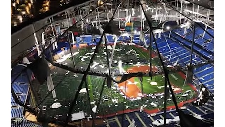 Baseball, in Florida lo stadio dei Tampa Bay Rays devastato dall'uragano Milton. VIDEO