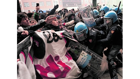 Sciopero, scontri di piazza col pretesto dei lavoratori