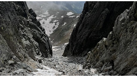 Drammi in montagna, escursionista precipita e muore a 32 anni in Trentino. Alpinista 51enne stroncato da malore