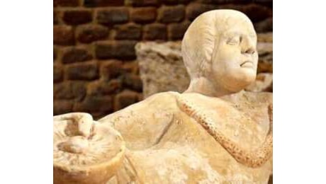 Scavi illegali, recuperati dai carabinieri dell'arte importanti reperti archeologici: due indagati