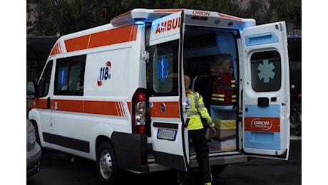 Drammatico incidente domestico ad Airole, 23enne muore folgorato in bagno dall’asciugacapelli