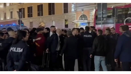 VIDEO – Roma contestata nella notte: “Ci prendono tutti in giro”