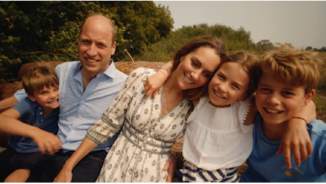 Il video di Kate con William e i figli: «Ho finito la chemioterapia. Gli ultimi mesi incredibilmente duri per noi»