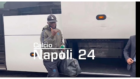 Il Napoli parte per Empoli, squadra blindatissima alla stazione: gesto di Lukaku ai tifosi | VIDEO CN24