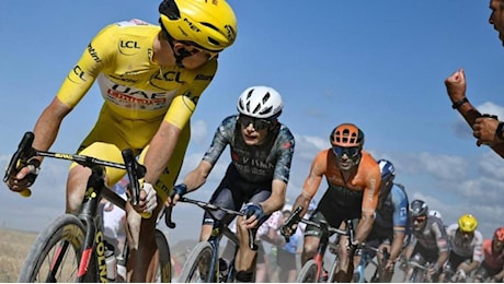Pogacar, polemica contro Vingegaard al Tour de France: «Ha paura di me, mi segue e basta»