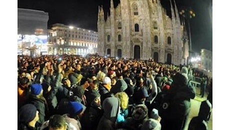 Incendi sui balconi e feriti per i petardi: cosa è successo la notte il Capodanno a Milano