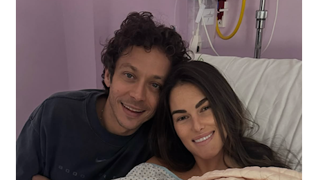 Valentino Rossi e Francesca Sofia Novello genitori bis. L’annuncio sui social: «Benvenuta Gabriella»