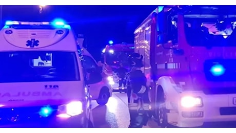 Tragedia all'alba, ragazzo di 30 anni è morto in un incendio: le fiamme sono divampate in cucina