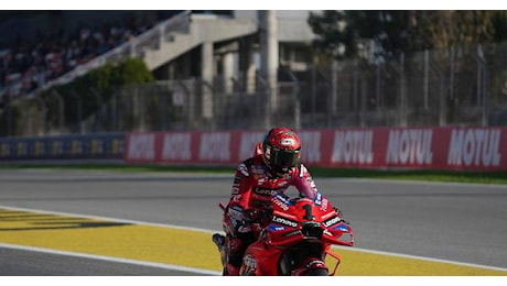 Bagnaia vince Sprint Barcellona, Mondiale si decide domani