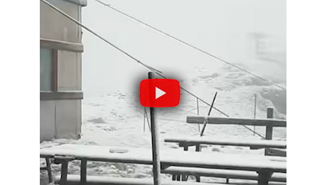 Meteo: Marmolada, bufera di neve al Rifugio Capanna Punta Penia, il Video