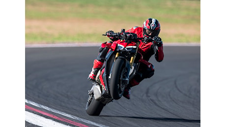 Ducati Streetfighter V4 2025: 214 CV e più simile alla Panigale