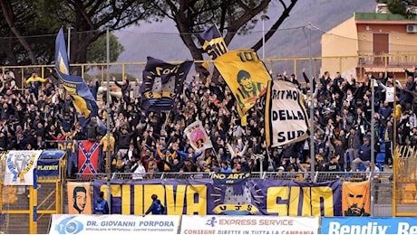 Scontri nel derby Genoa-Sampdoria, paga anche la Juve Stabia: la partita del Ferraris senza tifosi