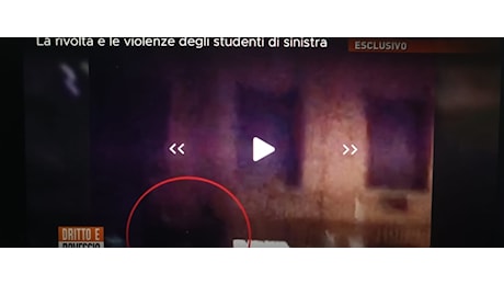 Botte a La Sapienza, spunta il video dell'antifascista che colpisce col casco al volto un ragazzo di destra