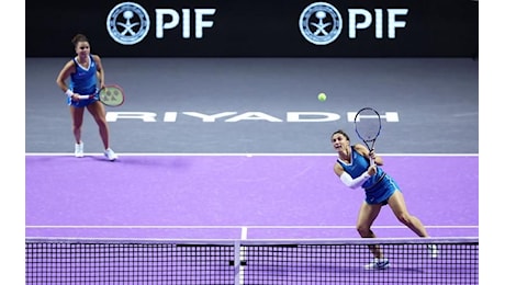 WTA Finals: Errani-Paolini cedono al super tie-break dopo un match point mancato