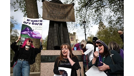 La Corte Suprema britannica nega alle persone transgender la definizione di donne