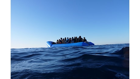 Naufragio Mare Ionio, la ragazza uccisa da uno dei migranti sul barcone è stata anche stuprata