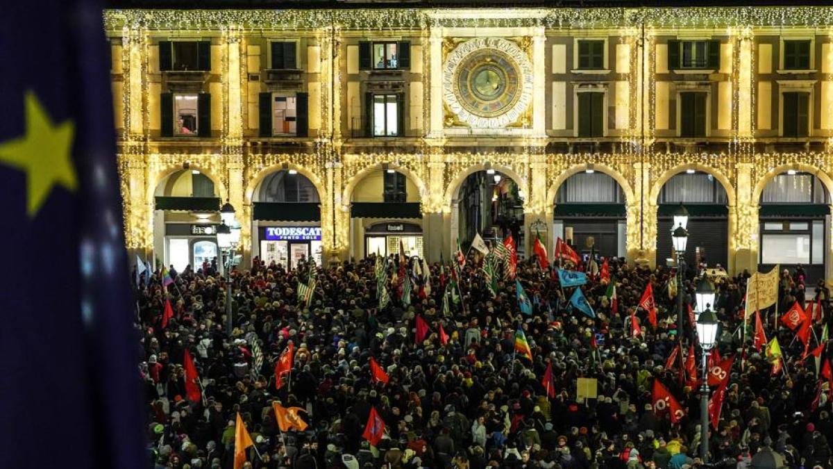 Brescia E La Piaga Delle Svastiche Una Davanti Al Monumento Della Resistenza Di Nave Anwl