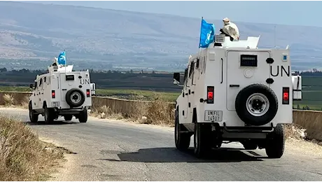 Libano, colpito il quartier generale Unifil: 2 caschi blu feriti, sassarini in salvo