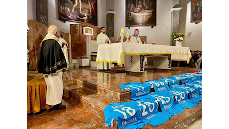 Napoli. Chiesa gremita per il funerale del piccolo tifoso, Daniele