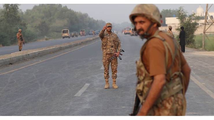 Nuove schermaglie nella notte in Kashmir. Almeno 13 civili uccisi - AGI Nuove schermaglie nella notte in Kashmir. Almeno 13 civili uccisi - AGI
