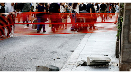 Cade cornicione chiesa. Ferito 51enne a Roma