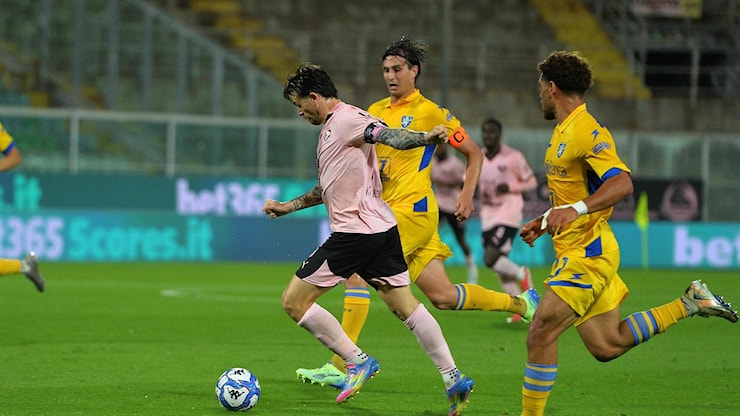 Brunori, magie e show. Rosa ai play-off in una notte di tensione - la Repubblica Brunori, magie e show. Rosa ai play-off in una notte di tensione - la Repubblica