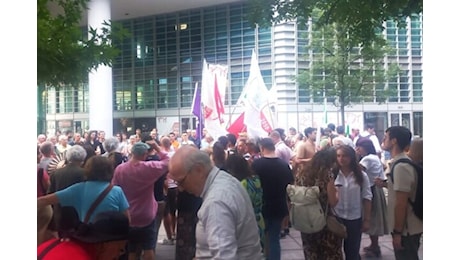 Malpensa: presidio con 300 persone a Milano contro intitolazione
