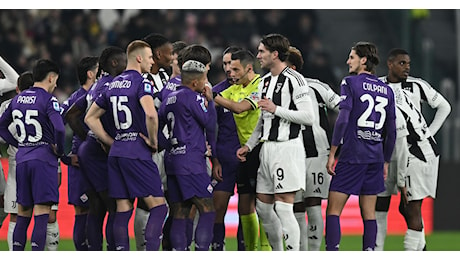 Perché Juventus-Fiorentina è stata interrotta dall’arbitro Mariani? Cori razzisti contro Vlahovic, la ricostruzione