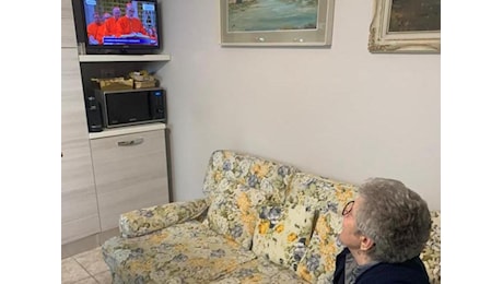 Il cardinale Pierbattista Pizzaballa, l'attesa della mamma tra dubbi e dirette tv