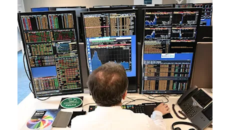 Borse Europee deboli: Milano perde lo 0,7, cala lo spread