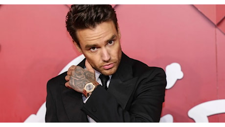 Il corpo di Liam Payne torna in Inghilterra per i funerali: via libera dei magistrati al rilascio della salma al padre