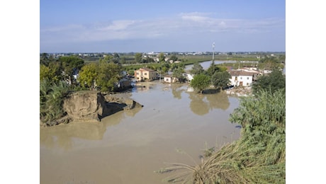 L'Emilia alluvionata torna in allerta rossa. Tre dispersi sulle Alpi Apuane e 800 sfollati