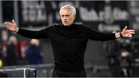 Mourinho: Calcio in mano a fenomeni dell'incompetenza. Roma, dovevo andar via dopo Budapest