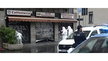 Milano, rapinatore italiano ucciso da un barista cinese a colpi di forbici: aveva rubato dei Gratta e vinci