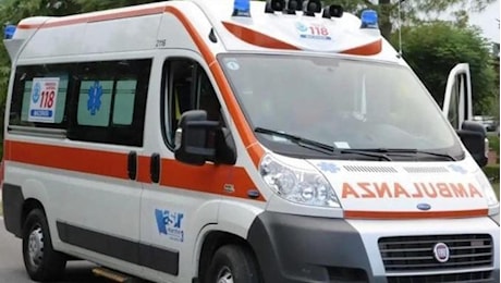 Perde il controllo dell’auto, travolge e uccide una signora che era sul marciapiede con i nipotini