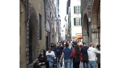 Oltre il Lucca Comics: i turisti tornano ad invadere il centro storico di Lucca