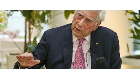 La sinistra piange Vargas Llosa, ma lui l'aveva rinnegata. Folgorato dalla destra, odiava Castro e amava Milei