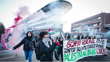 Precari e studenti bloccano il Campus Einaudi, all’università la protesta dilaga