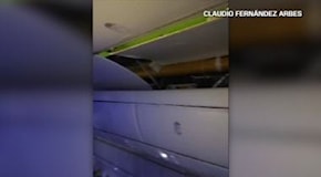 L'interno del Boeing dopo l'atterraggio di emergenza in Brasile