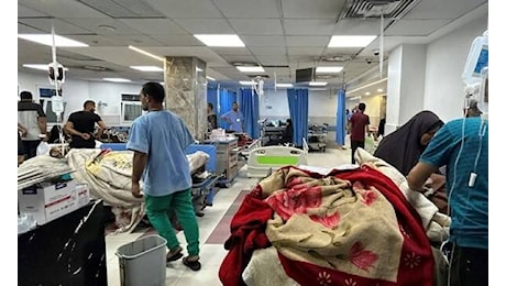 Israele bombarda l'ultimo ospedale, mamme che spingono i figli feriti. Ucraina aggredita a tradimento dalla Russia. Grazie alle Palme di don Rito le guerre non sono astratte