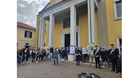 Strage di Paderno, in migliaia ai funerali di Daniela, Fabio e Lorenzo