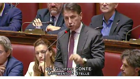 Salario minimo, Conte in Aula: “Meloni dice no ma favorisce l’amichettismo, siete come lo sceriffo di Nottingham”